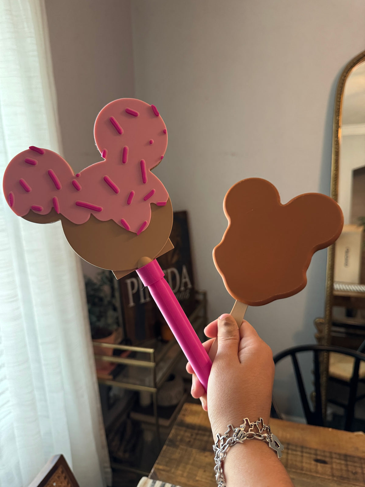 Brown Mouse Tap Wond